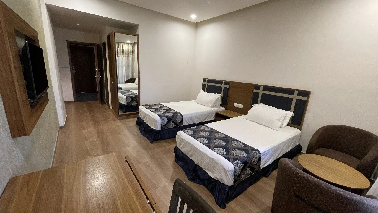 Executive Twin Bedroom 1